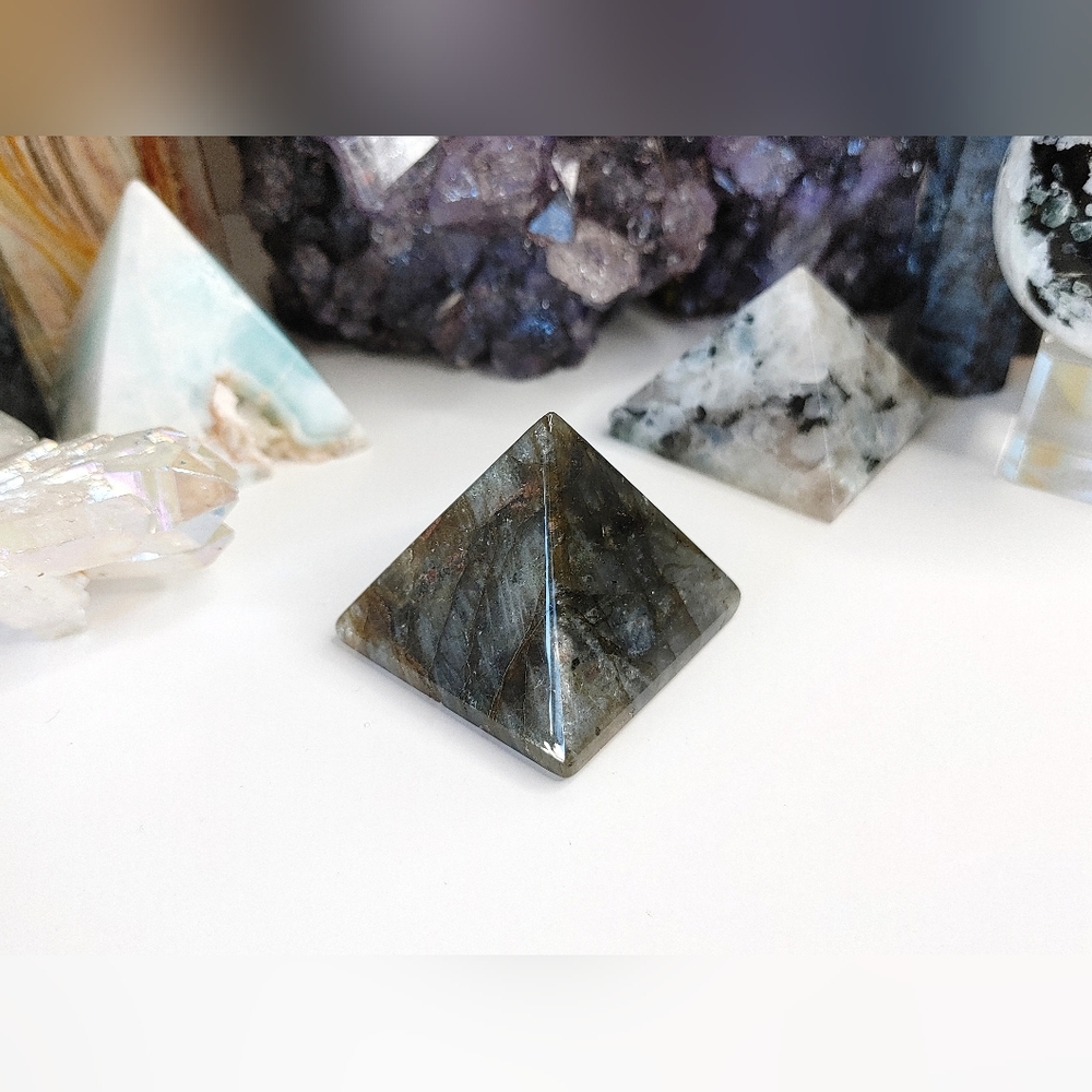 Labradorite Flash Crystal Pyramid - Picture 8 of 11